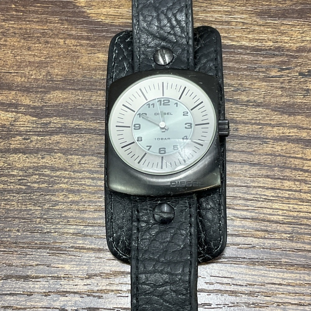 Diesel DZ-2053 Men's Analog Watch 10 ATM Solid Stainless Steel New Battery